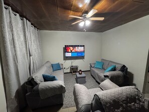 Smart TV - Peaceful, secure, comfortable home with long‑stay perks and great value. (San Salvador)