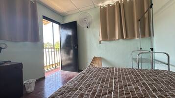 5 habitaciones, tabla de planchar con plancha, wifi y ropa de cama