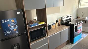 Coffee/tea maker, fridge, microwave, oven