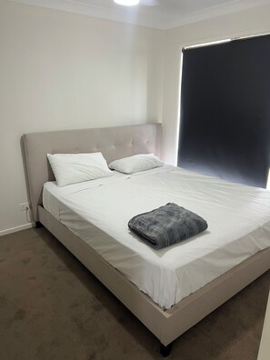 3 chambres, fer et planche à repasser, Wi-Fi, draps fournis