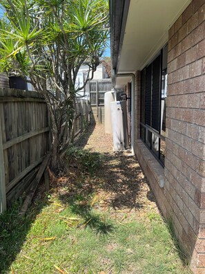 Property grounds - Easy Access Accommodation (Redbank Plains)