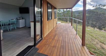 Cosy Cabin located in the Broke Valley approx 30 mins to Pokolbin & Wollombi