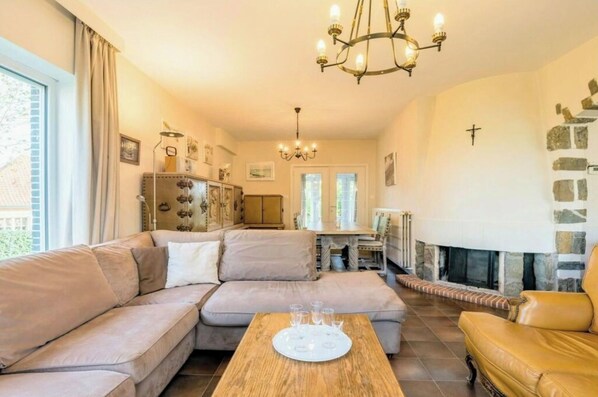 Smart TV - Holiday home in De Panne with barbecue (De Panne)