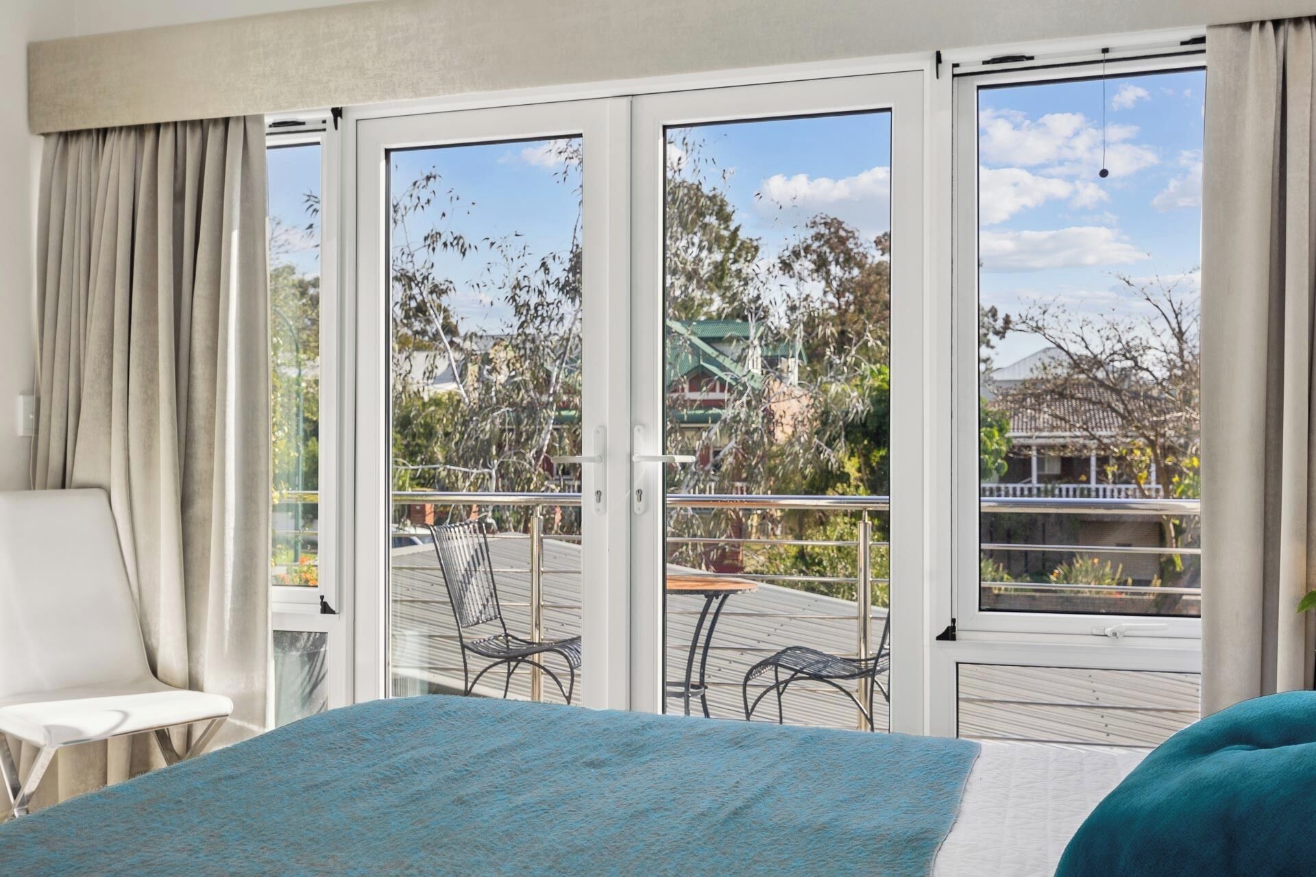 3 slaapkamers, een strijkplank/strijkijzer, wifi, beddengoed