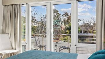 3 slaapkamers, een strijkplank/strijkijzer, wifi, beddengoed