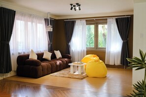 Iron/ironing board, free WiFi - Oasis Villa in Thao Dien (Thao Dien)