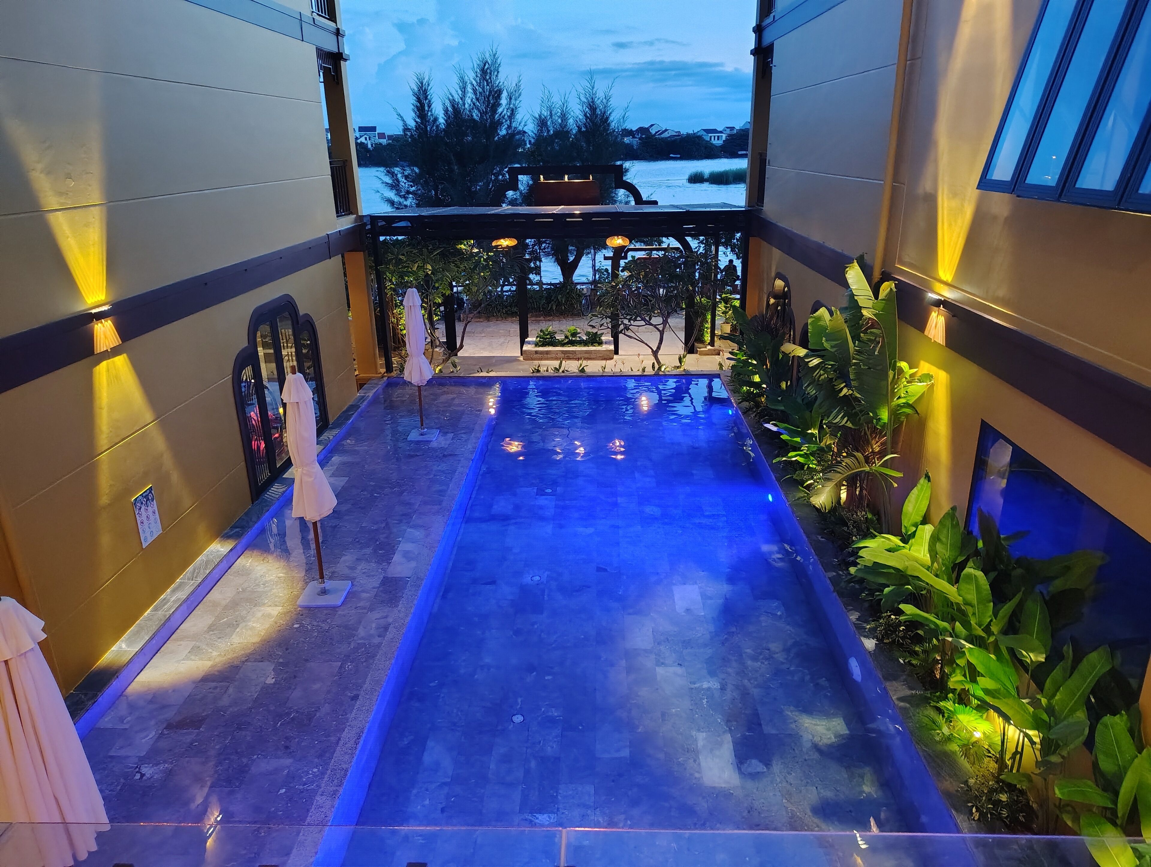 Deluxe Double Room, Balcony, Pool View | Living area | 45-inch Smart TV with cable channels