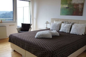 3 bedrooms, iron/ironing board, free WiFi