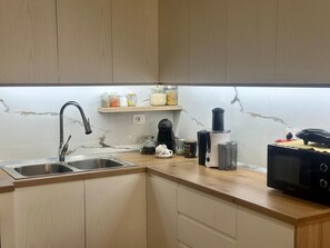 Micro-ondes, four, plaque de cuisson, lave-vaisselle