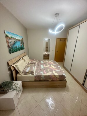 2 bedrooms, iron/ironing board, WiFi