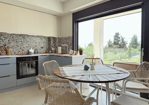 オーブン、コンロ、食器洗い機