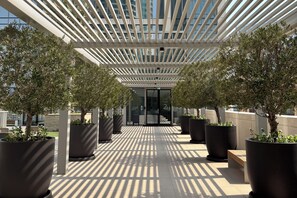 Exterior - PVH - Opulent 2BR in Forte Tower 1 (Dubai)