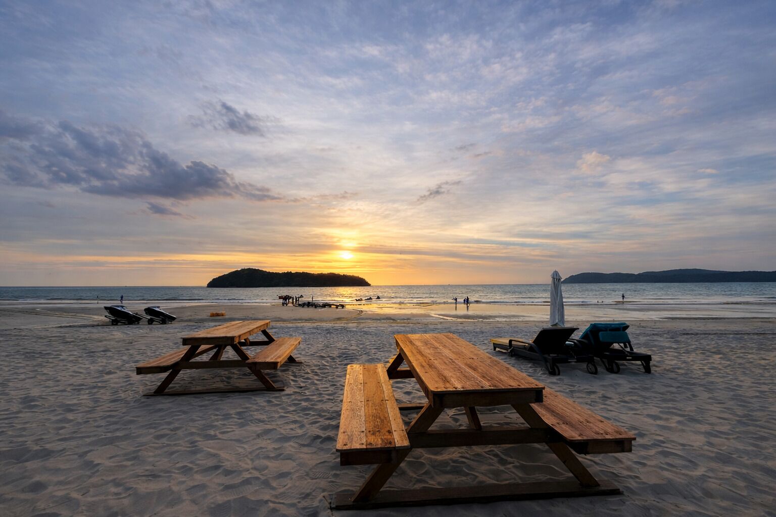 Private beach, sun loungers, beach towels