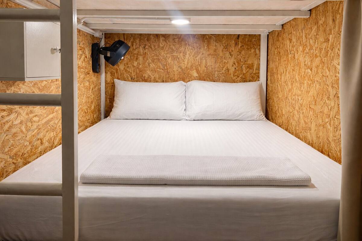 舒适宿舍, 男女混合宿舍, 海景 | 床单