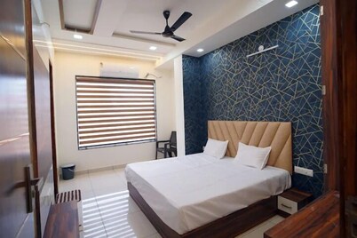 J L Hotel