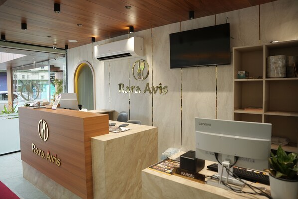 Petit déjeuner, déjeuner et dîner servis sur place