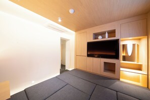 Basic Double Room, Japanese Futon | Iron/ironing board, free WiFi