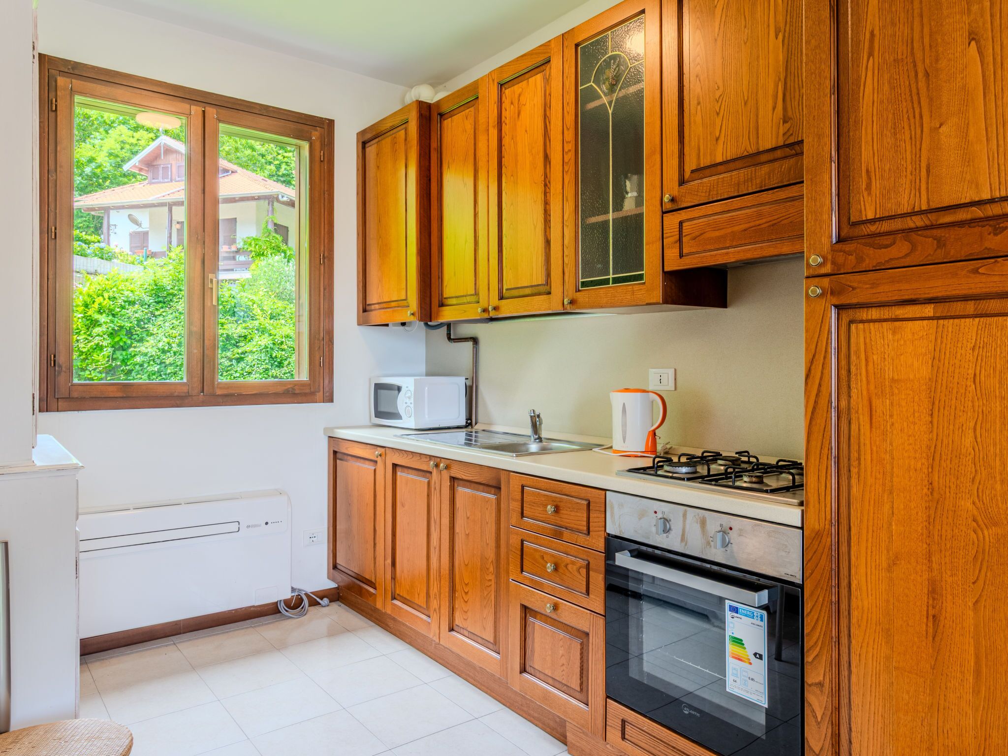 Fridge, microwave, oven, cookware/dishes/utensils