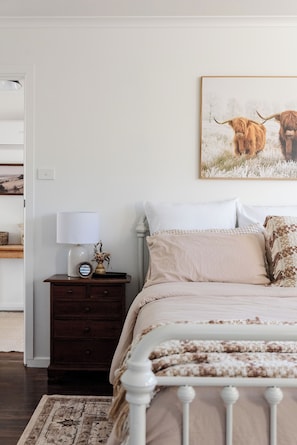2 chambres, fer et planche à repasser, draps fournis