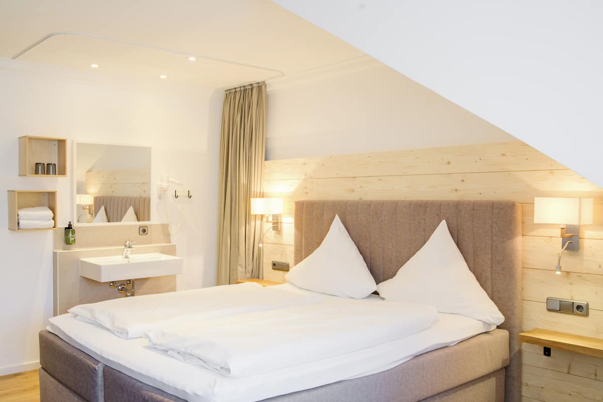 Standard Double Room | Free WiFi