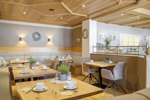 Free daily buffet breakfast