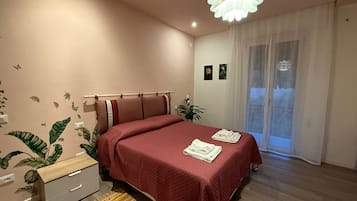3 quartos, ferros/tábuas de passar roupa, berço de viagem