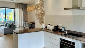 Apartamento, 2 quartos, varanda, vista para a praia | Cozinha privada