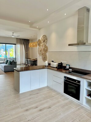 Apartamento, 2 habitaciones, patio, vistas a la playa | Cocina privada