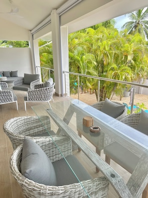 Apartamento, 2 quartos, sacada, vista para o mar | Terraço/pátio