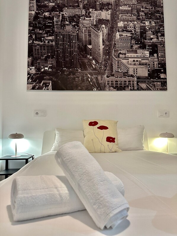 2 bedrooms, iron/ironing board, Internet, bed sheets