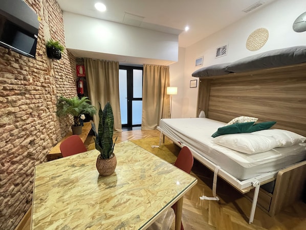 1 chambre, fer et planche à repasser, Wi-Fi, draps fournis
