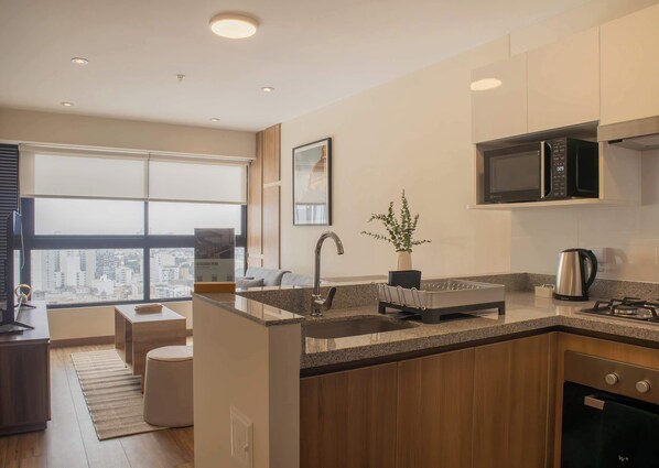 Fridge, microwave, oven, stovetop