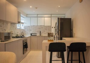 Fridge, microwave, oven, stovetop - Magnificent 3BR in the Heart of Barranco (Barranco)