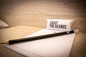 Douche, sèche-cheveux, serviettes fournies