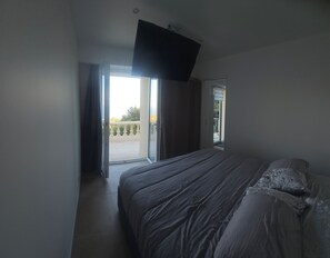 2 chambres, fer et planche à repasser, Wi-Fi, draps fournis