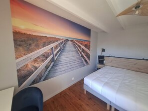 3 bedrooms, iron/ironing board, internet, bed sheets