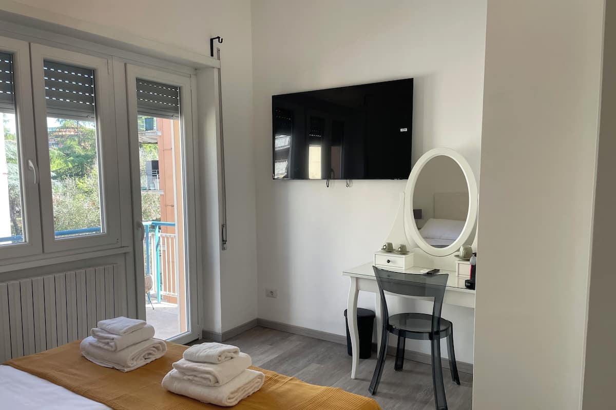 In-room safe, desk, laptop workspace, blackout curtains