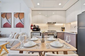 In-room dining - PVH - Chic 1BR - Azizi Riviera 37 (Dubai)
