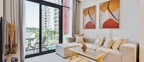 時尚公寓, 露台, 泳池景 | 客廳 | 55 吋智能電視連數碼電視頻道