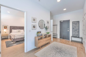 1 chambre, fer et planche à repasser, lit parapluie, Wi-Fi gratuit