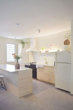 Microondas, horno y lavavajillas