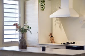 Micro-ondes, four, lave-vaisselle