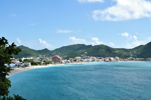 Maazoon ~ Modern 3BD Family Home + 2 Parking, Little Bay Dutch side St.Maarten