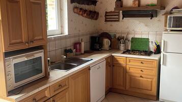 Micro-ondes, four, plaque de cuisson, lave-vaisselle