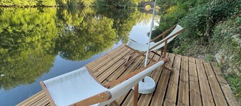 Country house with river access from private pontoon