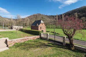 Property grounds - Large country gite (Marcillac vallon)