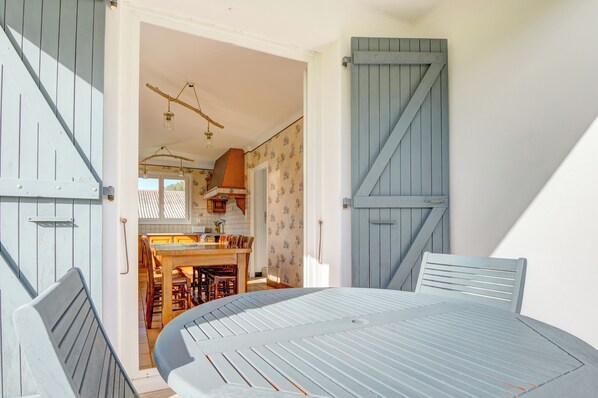 Outdoor dining - Large country gite (Marcillac vallon)