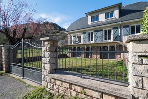 Exterior - Large country gite (Marcillac vallon)