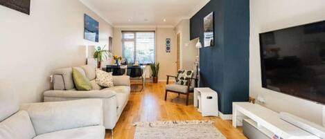 تلفزيون، كُتُب، ستيريو