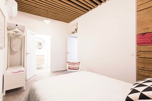 2 slaapkamers, een strijkplank/strijkijzer, wifi, beddengoed